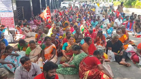 மதுரையில் மாநகராட்சி தூய்மை பணியாளர்கள் உள்ளிருப்பு போராட்டம்!