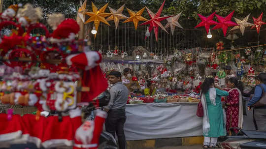 Christmas 2024: बाजाराला नाताळ सजावटीचा बहर; विविध साहित्यांची मोठ्या प्रमाणात खरेदी, केकच्या मागणीत वाढ