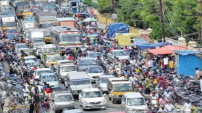 தொடர் விடுமுறை எதிரொலி தென் மாவட்டங்களை நோக்கி படையெடுத்த வாகனங்கள்.... செங்கல்பட்டு பாலாற்று பாலம் அருகே போக்குவரத்து நெரிசல்!