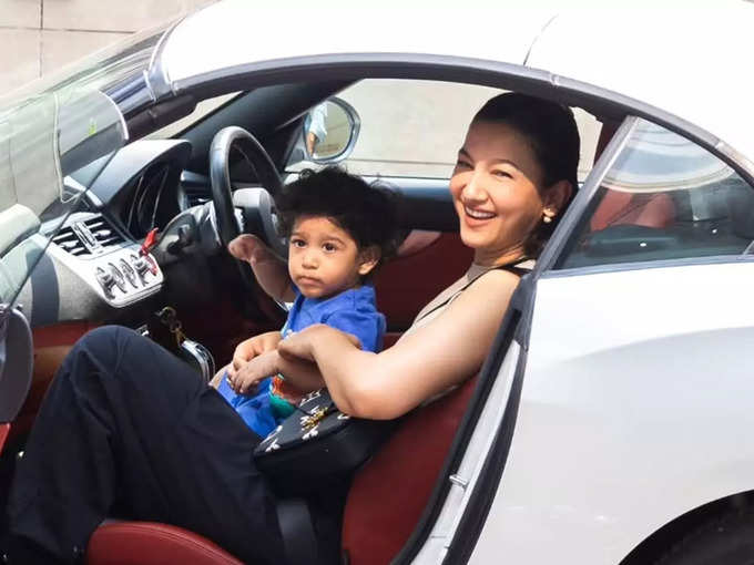 gauahar-car-with-son