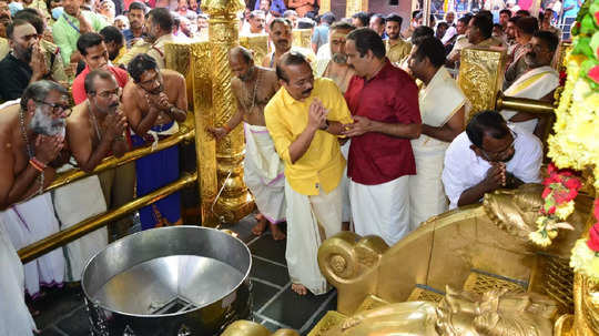 ഇനി മകരവിളക്ക് ദർശനത്തിനായുള്ള കാത്തിരിപ്പ്; മണ്ഡല മഹോത്സവത്തിന് സമാപനം, എത്തിയത് 32.50ലക്ഷത്തിലേറെ ഭക്തർ