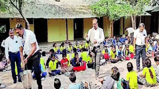 ZP School: मध्यान्ह भोजनात विद्यार्थ्यांना 'इडली-सांबर'; बोरी आडगाव जिल्हा परिषदेच्या शाळेतील उपक्रम