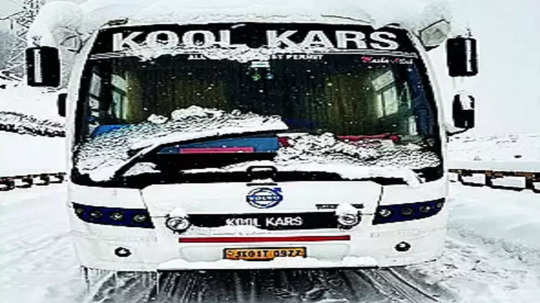 Kashmir Snowfall: तुफान बर्फवृष्टीमुळे रात्रभर बसमध्येच; काश्मीरमध्ये अडकलेले महाराष्ट्रातील पर्यटक सुखरुप