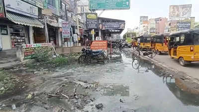 காஞ்சிபுரம் பேருந்து நிலையம் அருகே வழிந்தோடும் கழிவுநீர்... மக்கள் முகம் சுளிப்பு!