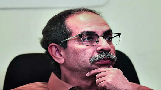 Uddhav Thackeray: मुंबईकडे लक्ष, पुण्याकडे दुर्लक्ष; शिवसेना UBTला मोठं खिंडार; ठाकरेंचे कार्यकर्ते भाजपच्या वाटेवर