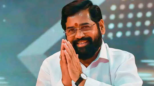 Eknath Shinde : धारावीतल्या अपात्र झोपडपट्टीधारकांना घरे देण्यासाठीचा आढावा घेण्याचे उपमुख्यमंत्र्यांचे आश्वासन