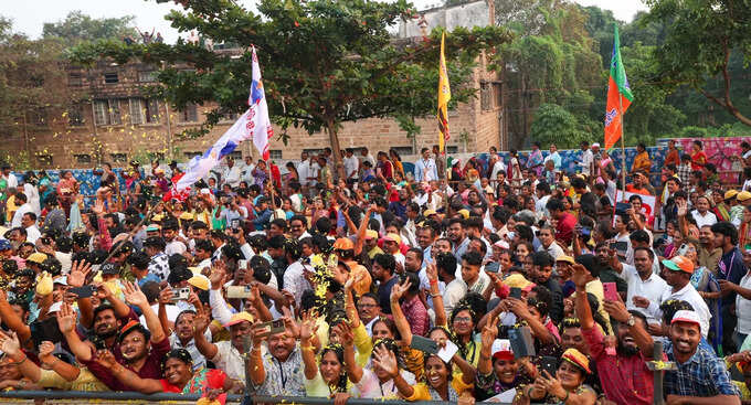 విశాఖలో ప్రధాని మోదీ రోడ్ షో.. జననీరాజనం..