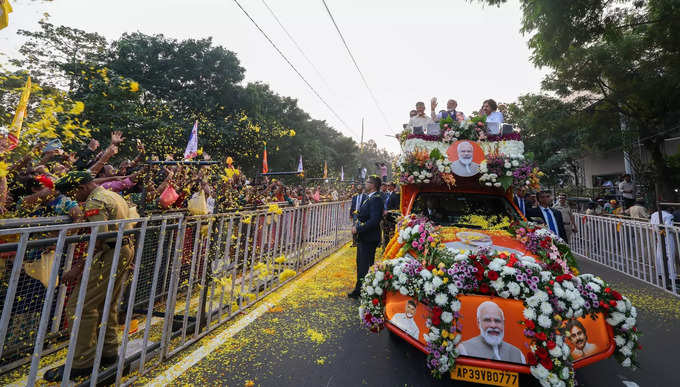 విశాఖలో ప్రధాని మోదీ రోడ్ షో.. జననీరాజనం..