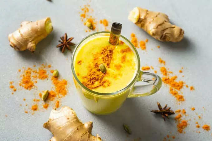 हल्दी वाला दूध (Turmeric Milk)