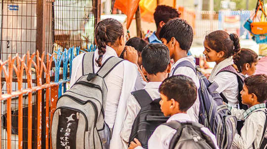 School Holiday: കലോത്സവ കിരീട നേട്ടം; ജില്ലയിലെ വിദ്യാഭ്യാസസ്ഥാപനങ്ങൾക്ക് ഇന്ന് അവധി പ്രഖ്യാപിച്ച് തൃശൂർ കളക്ടർ