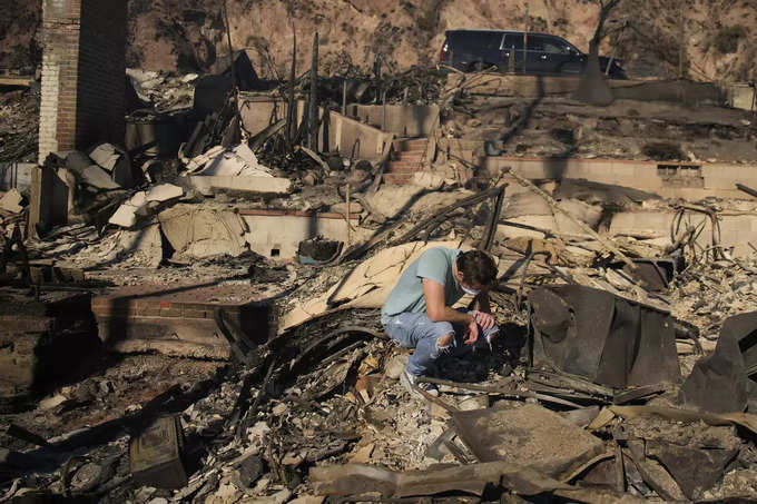 Rubble, flames and devastated people captured in images as Los Angeles ravaged by wildfires (2).