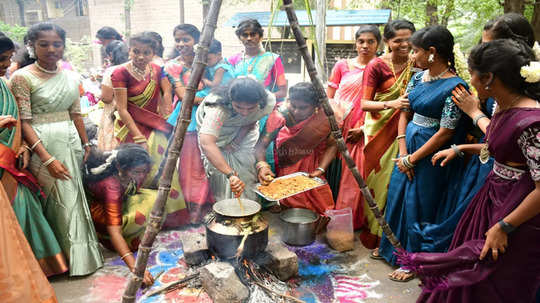 மதுரை மீனாட்சி மகளிர் கல்லூரியில் பொங்கல் விழா கோலாகலம்! ஆயிரக்கணக்கான மாணவிகள் ஆட்டம் பாட்டத்துடன் கொண்டாட்டம்!