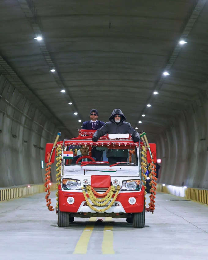 pm modi in sonamarg tunnel