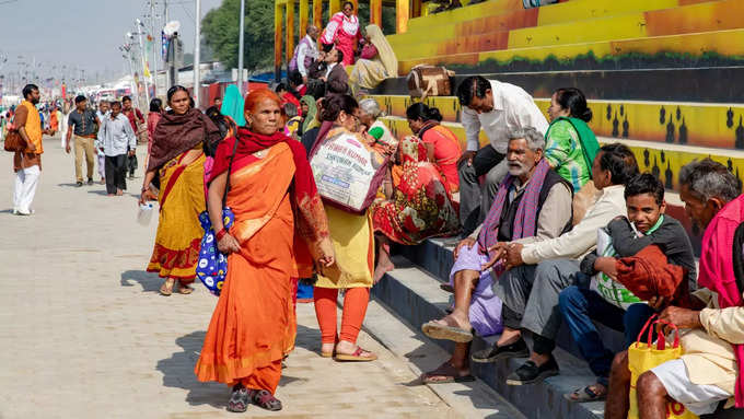 सदियों में महाकुंभ मेले में जुड़ रहे हैं करोड़ों की संख्या में भक्त