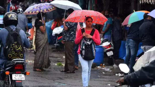 കള്ളക്കടൽ ഭീഷണി തുടരുന്നു; സംസ്ഥാനത്ത് മഴയ്ക്ക് സാധ്യത, ഈ ജില്ലകളിൽ യെല്ലോ അലേർട്ട് പ്രഖ്യാപിച്ചു