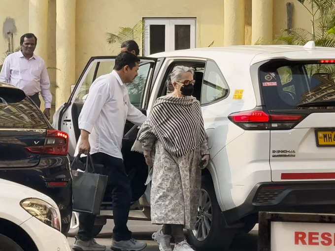 sharmila Tagore REACHED hospital to pick up Saif Ali Khan