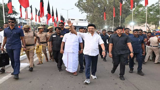 முதலமைச்சர் வருகையால் மகிழ்ச்சியில் திளைத்த காரைக்குடி மக்கள்