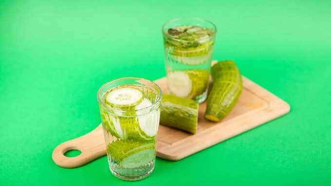 खीरा और पुदीने का ड्रिंक (Cucumber and Mint Detox Water)