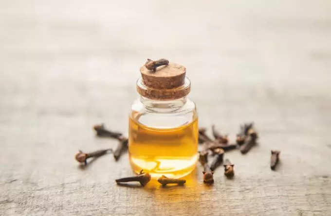 लौंग का तेल (Clove Oil)