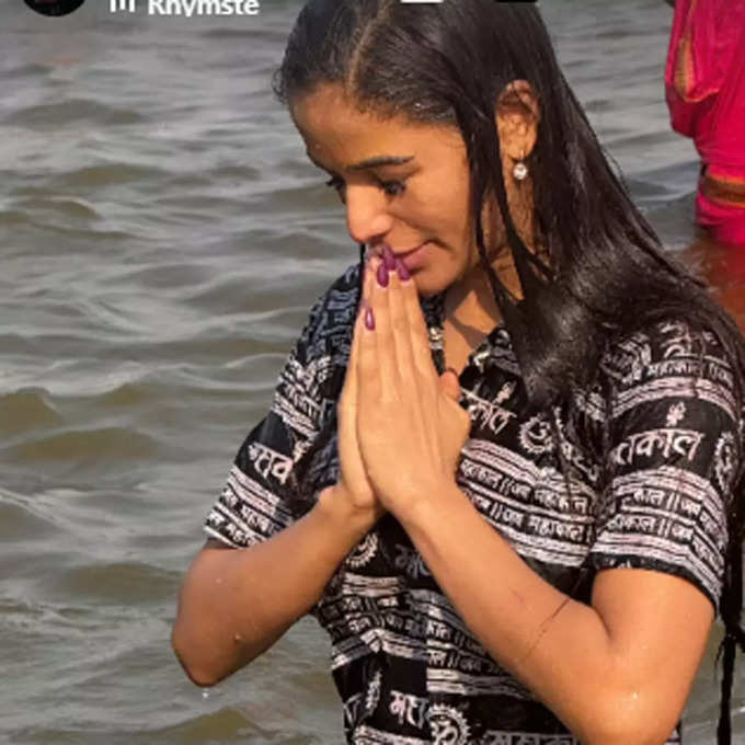 Poonam Pandey Maha Kumbh