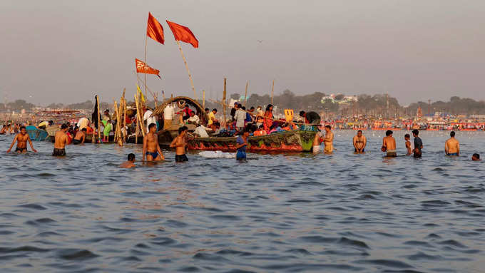 त्रिवेणी संगम के अलावा इन घाटों पर कर सकते हैं स्नान