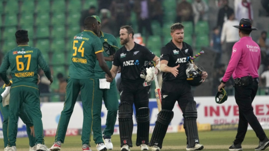 NZ vs SA : ‘ஒரே திகிழா இருக்கேப்பா’.. இந்தியா, இங்கிலாந்து போட்டியை போல நடந்த ஆட்டம்.. நியூசி வெற்றி!