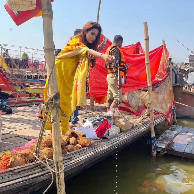 sonal chauhan maha kumbh