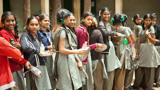 ഇനി പരീക്ഷാ ചൂട്; എസ്എസ്എൽസി - ഹയർ സെക്കൻഡറി പരീക്ഷാ തീയതിയും സമയവുമറിയാം, ലക്ഷക്കണക്കിന് വിദ്യാർഥികൾ പരീക്ഷയെഴുതും