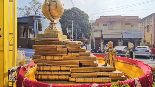 பெண் கல்வி அவசியம் தொடர்பாக அமைக்கப்பட்ட வெண்கல சிலையை கோவை மாவட்ட ஆட்சியர் திறந்து வைத்தார்!