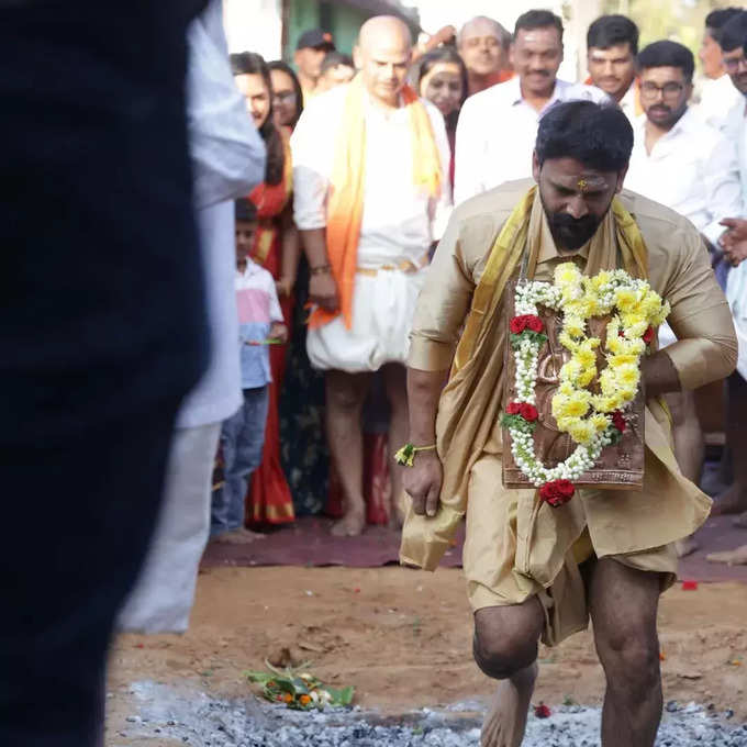 ಕೆಂಡ ಹಾಯ್ದ ಧನಂಜಯ್