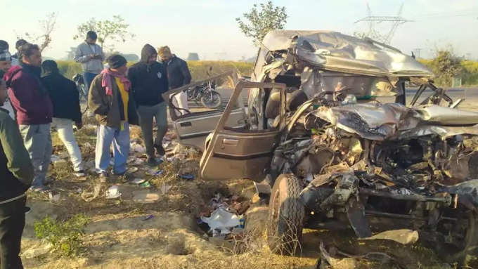 Prayagraj Bolero Bus Collide Death News3