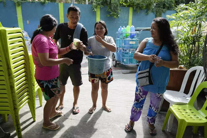 Philippine village battles dengue by offering bounties for mosquitos — dead or alive (2).