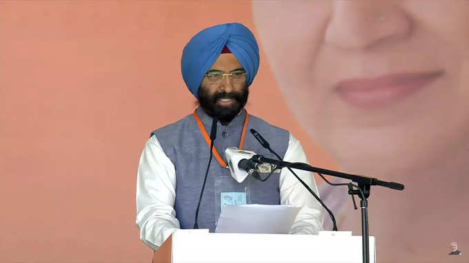 Delhi Manjinder Singh Sirsa Oath: मनजिंदर सिंह सिरसा ने मंत्री के रूप में शपथ ली