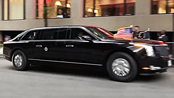 The Trump Limousine की कीमत 16 करोड़ रुपये से ज्यादा