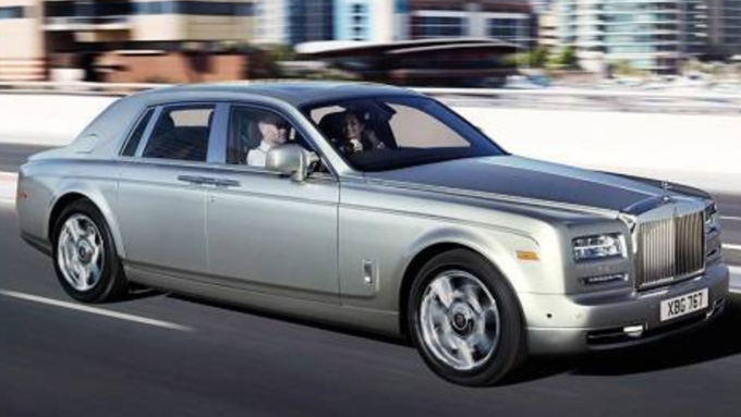 2015 Rolls-Royce Phantom Saloon की कीमत डेढ़ करोड़ रुपये से ज्यादा