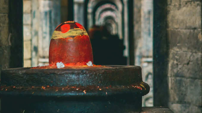 लोधेश्वर महादेव मंदिर में दो बार लगता है मेला