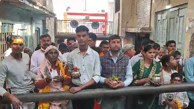 अयोध्या के शिव मंदिरों में उमड़ी भीड़