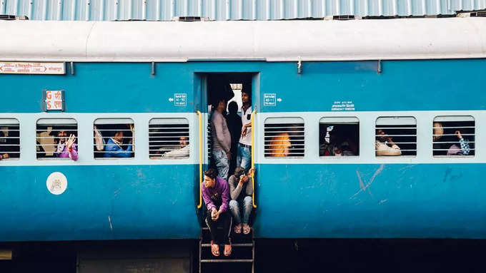 IRCTC की वेबसाइट और ऐप पर मिलती हैं ये सुविधाएं 