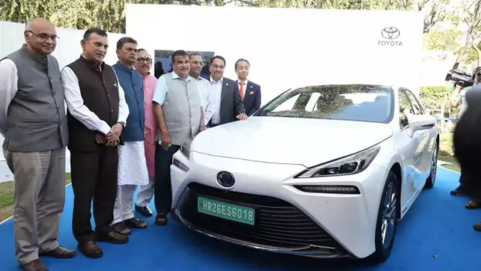 Nitin Gadkari Hydrogen Car Toyota Mirai