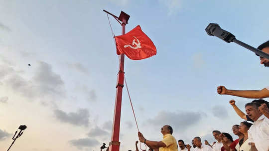 ചെമ്പതാക ഉയർന്നു, ചെങ്കടലാകാൻ കൊല്ലം; സിപിഎം സംസ്ഥാന സമ്മേളനത്തിന് ഇന്ന് തുടക്കമാകും