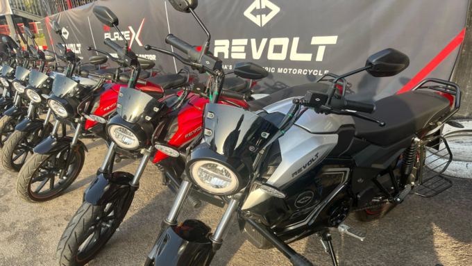 Revolt RV BlazeX Review:  दमदार परफॉर्मेंस