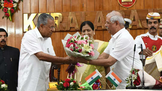 ടീം കേരള, ഇങ്ങനയൊരു നീക്കം ഇതാദ്യം; കേരളത്തിൻ്റെ പ്രശ്നങ്ങൾ കേന്ദ്രത്തിൽ അവതരിപ്പിക്കാൻ മുഖ്യമന്ത്രിക്കൊപ്പം ഗവർണർ