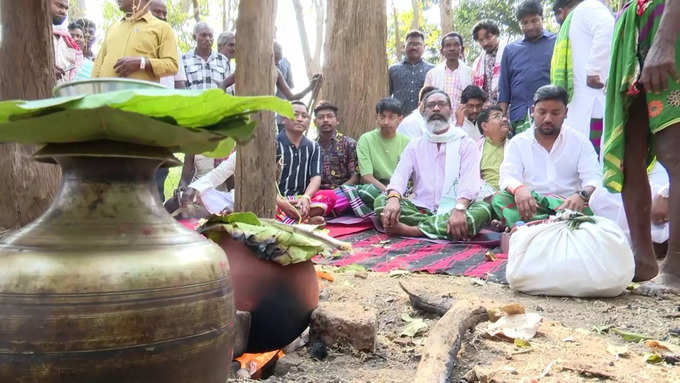 हेमंत सोरेन ने ‘साल’ वृक्ष और पवित्र फूल की पूजा की