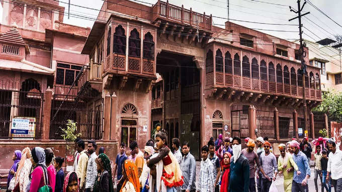 बांके बिहारी मंदिर कब जाना सही है?