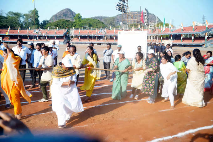 గ్రౌండ్లోకి దిగిన ఎమ్మెల్యేలు, ఎమ్మెల్సీలు.. స్పోర్ట్స్ మీట్‌లో ఇంట్రెస్టింగ్ సీన్స్