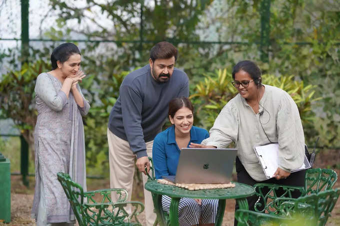 സത്യന്‍ അന്തിക്കാടിനെക്കുറിച്ചും