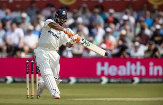 एमस धोनी से आगे निकले ऋषभ पंत 