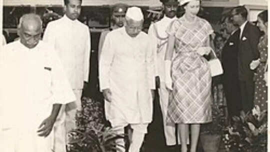 Kamarajar Essay In Tamil For Students : நான் விரும்பும் தலைவர் காமராஜர் - பள்ளி மாணவர்களுக்கு உதவும் கட்டுரை