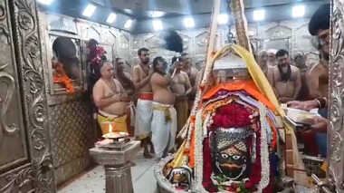 सावन का पहला सोमवार; महाकाल मन्दिर में भक्तों का तांता, रात ढाई बजे से जाग रहे बाबा, प्रजा का हाल जानने निकलेंगे - sawan ka pahla somwar crowd of devotees in mahakal