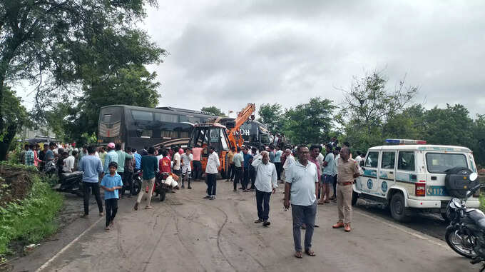 ट्रकचा टायर फुटला